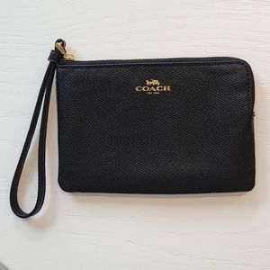 COACH Corner Zip Wristlet COLOR:Gold/Black